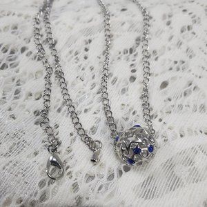 Circular star pendant necklace with long chain